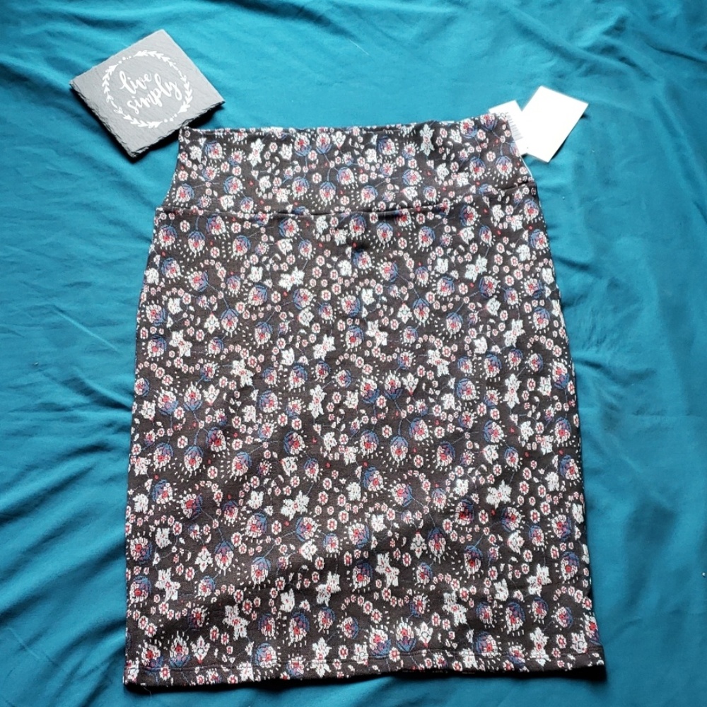 BNWT Lularoe Cassie Skirt